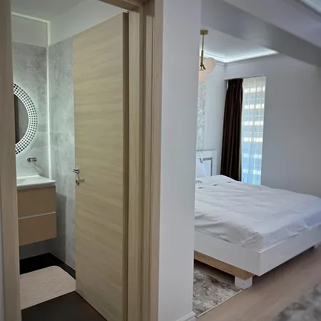 White Titanic Apartment Năvodari