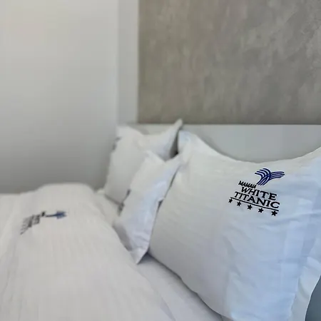 Apartment White Titanic