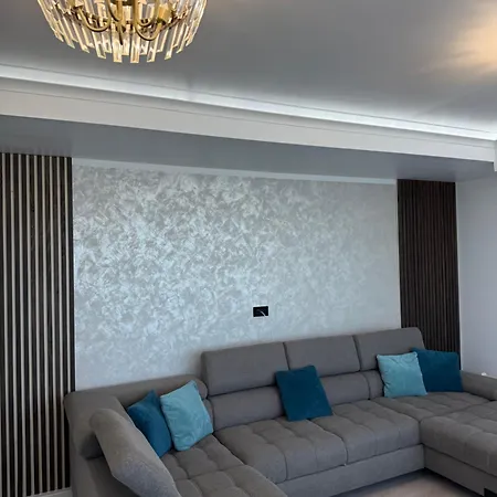 White Titanic Apartment *